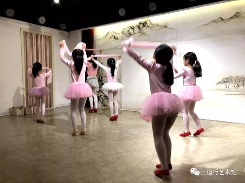 成人舞蹈红裙子教学视频,跟随教学视频解锁成人舞蹈魅力