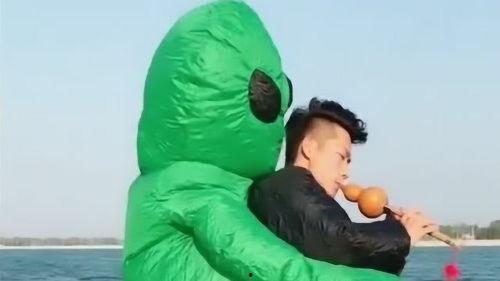 抓泥鳅成人搞笑视频,欢乐搞笑视频集锦