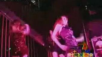 英语舞曲成人舞蹈视频,Step into the Groove: A Showcase of English Dance Music Adult Dance Videos