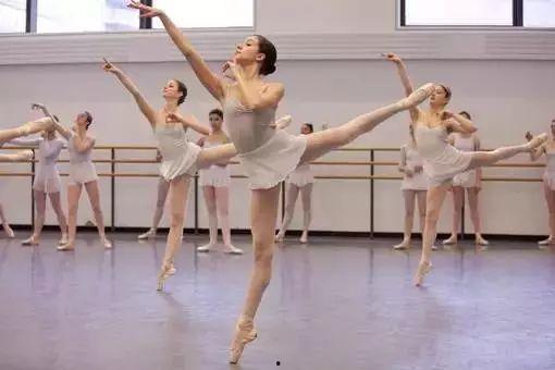 适合压轴的成人舞蹈视频,展现舞者魅力与激情