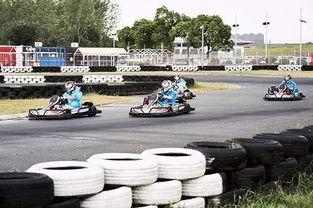 成人卡丁车装轮胎视频