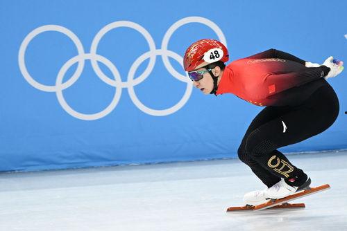 成人滑冰速滑视频教学,跟随专业视频，轻松掌握成人滑冰技巧