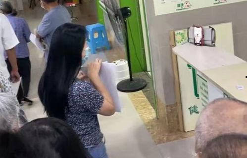 成人打疫苗排队视频播放