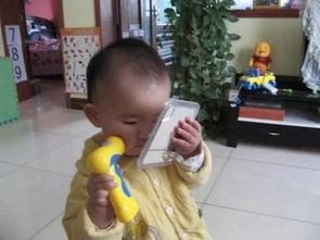 小孩模仿成人生活视频,小孩模仿成人生活，趣味横生的成长瞬间  第2张