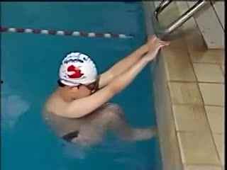 成人 游泳教学视频蛙泳,成人游泳入门必备技巧解析  第3张