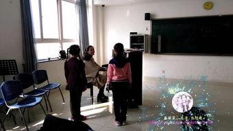 成人唱法训练视频播放,跟随训练视频提升歌唱技巧