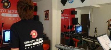 成人唱法训练视频播放,跟随训练视频提升歌唱技巧  第2张