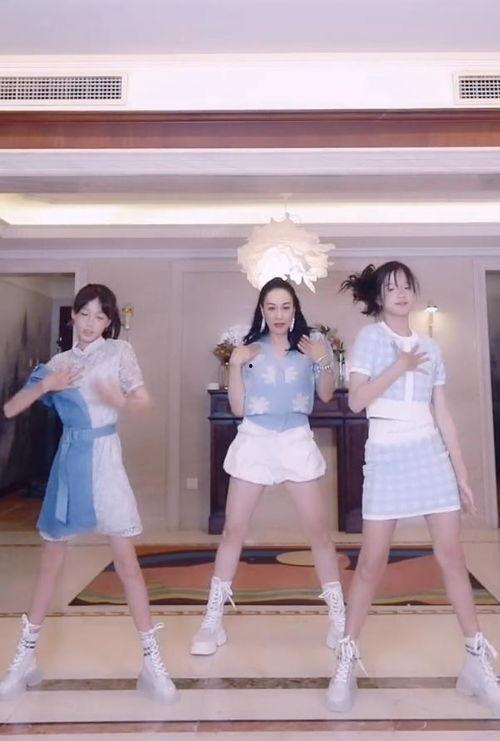 两姐妹成人跳舞视频大全,精彩成人舞蹈视频集锦  第3张