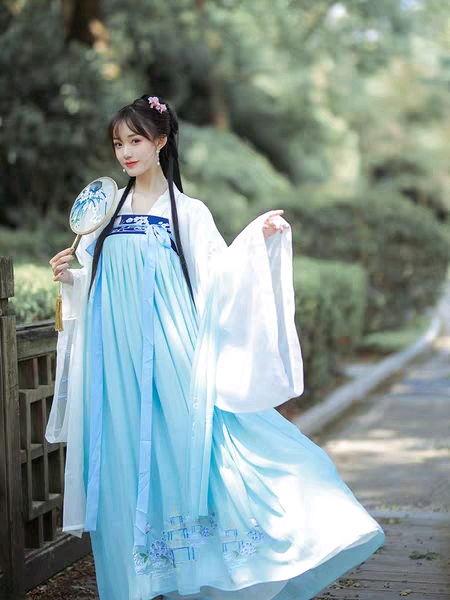 汉服女成人出租视频,汉服女成人出租视频魅力解析  第2张